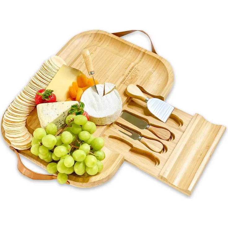 hausleben Käsebrett Bambus-Käsebrett und Messer-Set – Holz-Charcuterie-Brett mit, (1-St), Ledergriffen und herausziehbarer Schublade