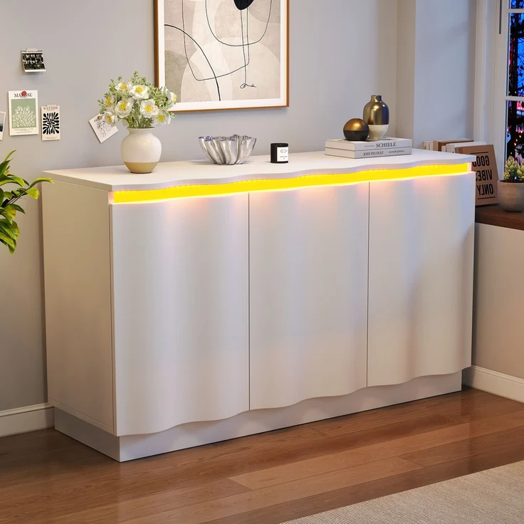 Sideboard 120 x 39,5 x 69,5 cm aus Spanplatte, Weiß matt, mit 3 Türen und App-gesteuerter LED-Beleuchtung – Bild 1