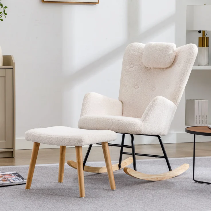 Schaukelstuhl mit Hocker aus Lammfell-Optik, Massivholzrahmen, integrierter Kopfstütze, gemütlicher Relaxstuhl – Bild 6