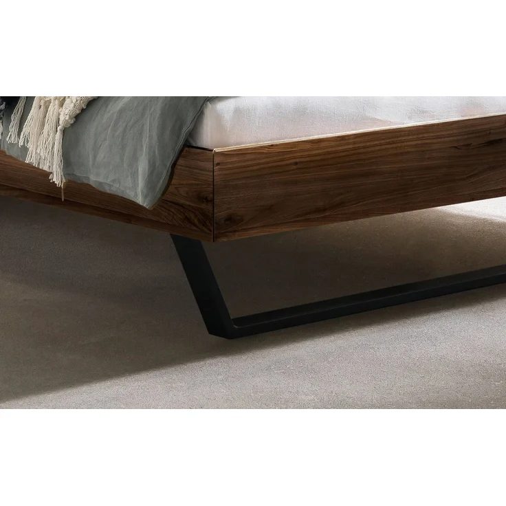 Hasena Bett Asti Nussbaum mit Kufen und Metallgestell 160x210 cm, Fußhöhe 20 cm – Trento – Bild 4