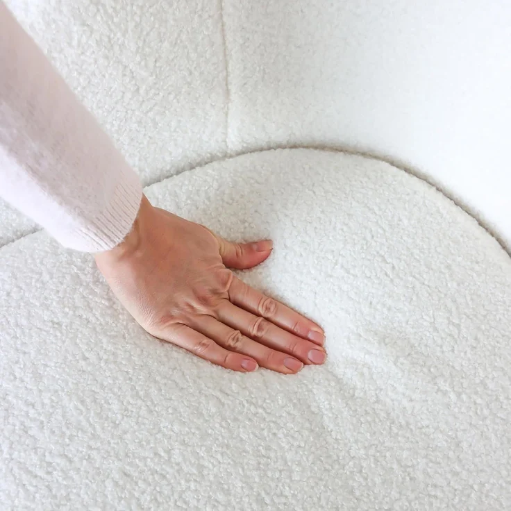 hjh LIVING Esszimmerstuhl aus weichem Bouclé-Stoff Scandi TED Polsterstuhl Sessel mit Holzbeinen, bequem gespolstert, Weiß – Bild 4