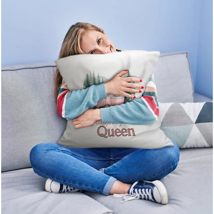 speecheese Dekokissen Camping Queen Wohnwagen Kuschelkissen – Bild 1