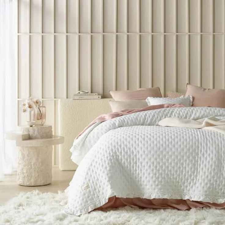 ROOM99 Molly Elegante Tagesdecke in Ecru 240x260 cm Vielseitige Wohndecke als Bettüberwurf oder Sofaüberwurf Überwurfdecke für Bett und Sofa Steppdecke Stil Ideal als Bedspread – Bild 3