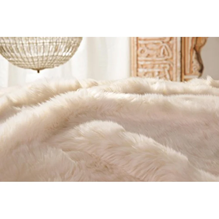 Wohndecke Premium Felldecke (Kunstfell) "Kaninchen creme-weiß", Wohnen und Accessoires GmbH & Co. KG, Pelzoptik – Bild 3