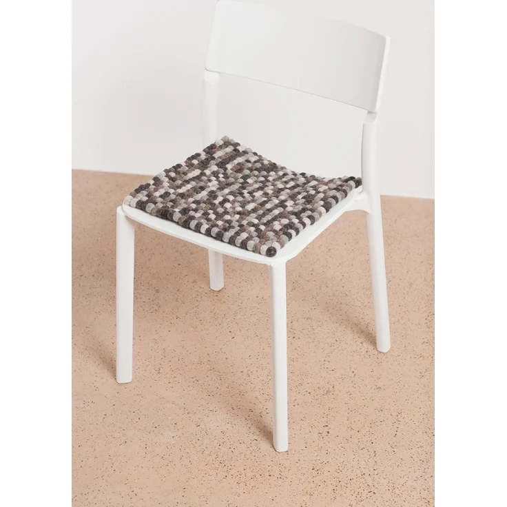 myfelt Stuhlkissen Filzkugel Sitzauflage eckig - 36 x 36 cm, 100% reiner Schurwolle, quadratisch, schmutzabweisend – Bild 7