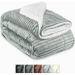 Beautissu Elisa Sherpa Kuscheldecke, Grau, 150x200 cm, aus 100% Mikrofaser Polyester, pflegeleicht und hautfreundlich, mit Glitzereffekt und Lammfelloptik