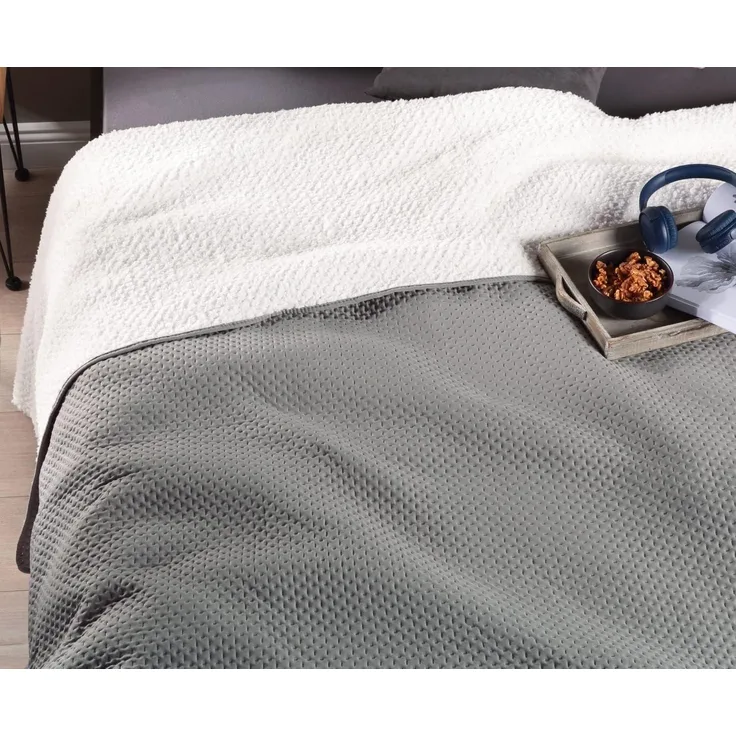Delindo Lifestyle Bettüberwurf Tagesdecke Soft-Touch, flauschig warme Rückseite