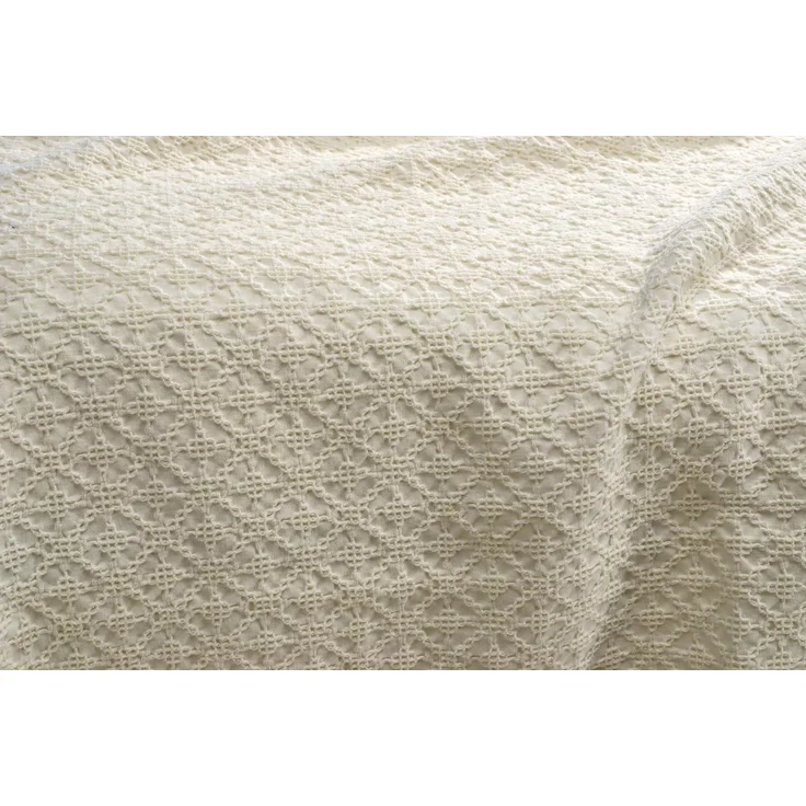 Wohnen und Accessoires GmbH & Co. KG Bettüberwurf Tagesdecke "Coimbra" - Kreuzstich Ornamente – Bild 3