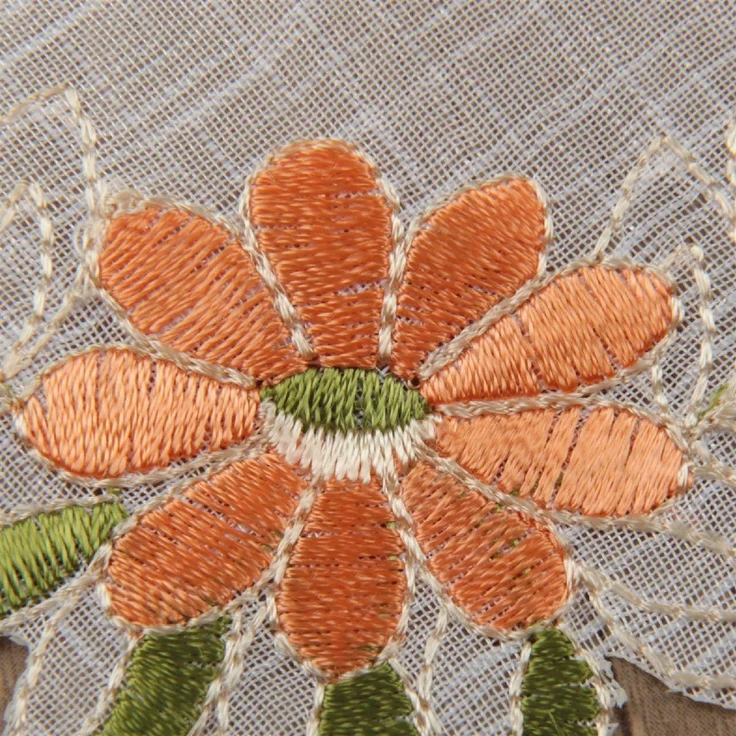 ARSVITA Tischdecke mit Stickerei, mit Blumen oder Schmetterlingen bestickte 30x30cm Decke für den Tisch, in vielen verschiedenen Designs verfügbar Grün - Gelb Rund – Bild 5