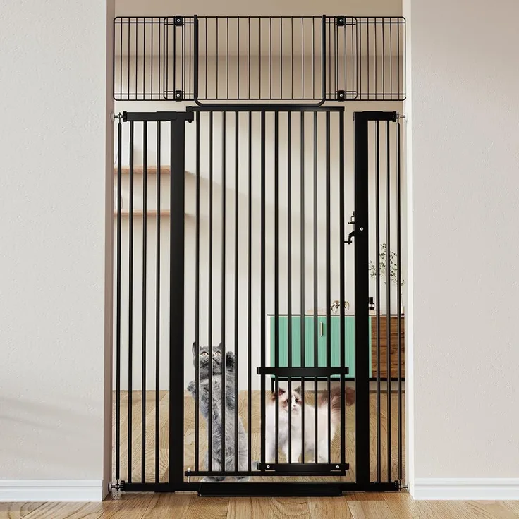 COMOMY 180 cm Extra Hoch Türgitter Katze/Hund, 75-103 cm Extra Breit Türschutzgitter mit Verstellbarer Katzenklappe, Tierschutzgitter Ohne Bohren für Treppen, Türen, Küche (Schwarz)