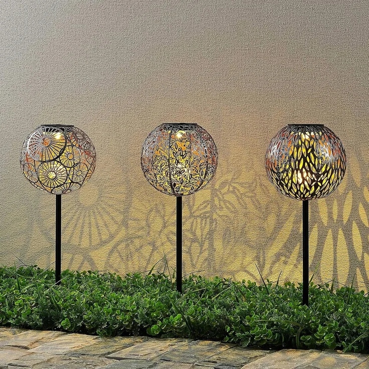 Lindby Außen-Stehlampe Vilani, LED, Metall, Alu warmweiß IP44, 3 x 0,06 W LED, warmweiß – Bild 2