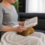 REALLaxx Nackenkissen Leseknochen, 3 in 1 Mehrzweckkissen, 18 x 35 cm, weich & formstabil, Buchstütze, Tablethalterung