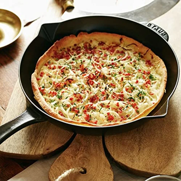 STAUB Bratpfanne aus Gusseisen, 26 cm, mit Ausgießer, für alle Herdarten geeignet, Schwarz – Bild 4