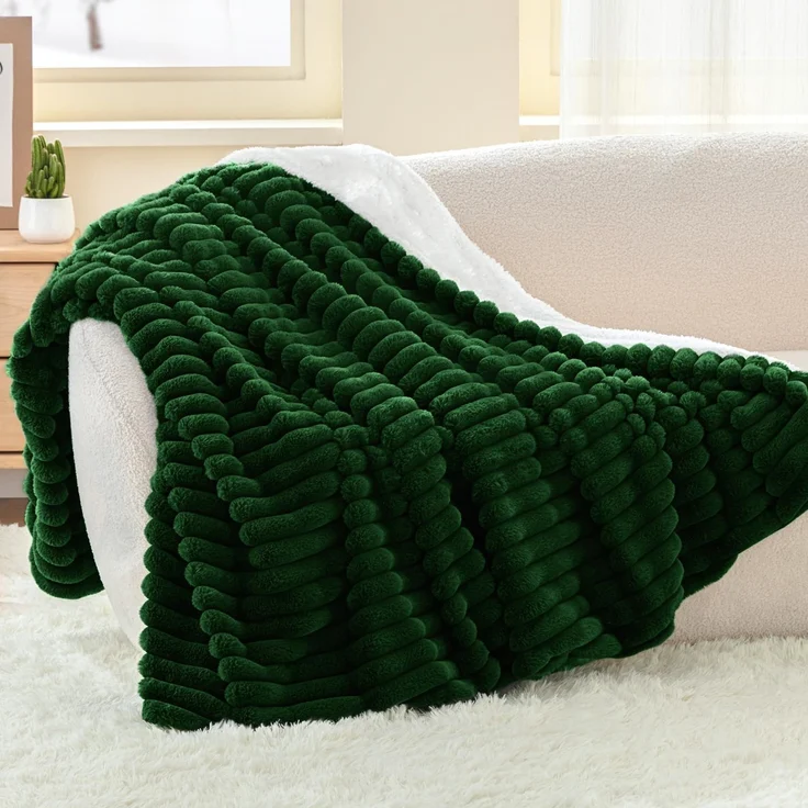 BEDELITE Kuscheldecke Flauschig Decke Klein - Dicke Sherpa Decken Grün 125x150 für Sofa, warme Cord Kuscheldecken Dunkelgrün weiche Fleecedecke Wohndecke als Sofaüberwurf für Wohnzimmer – Bild 2