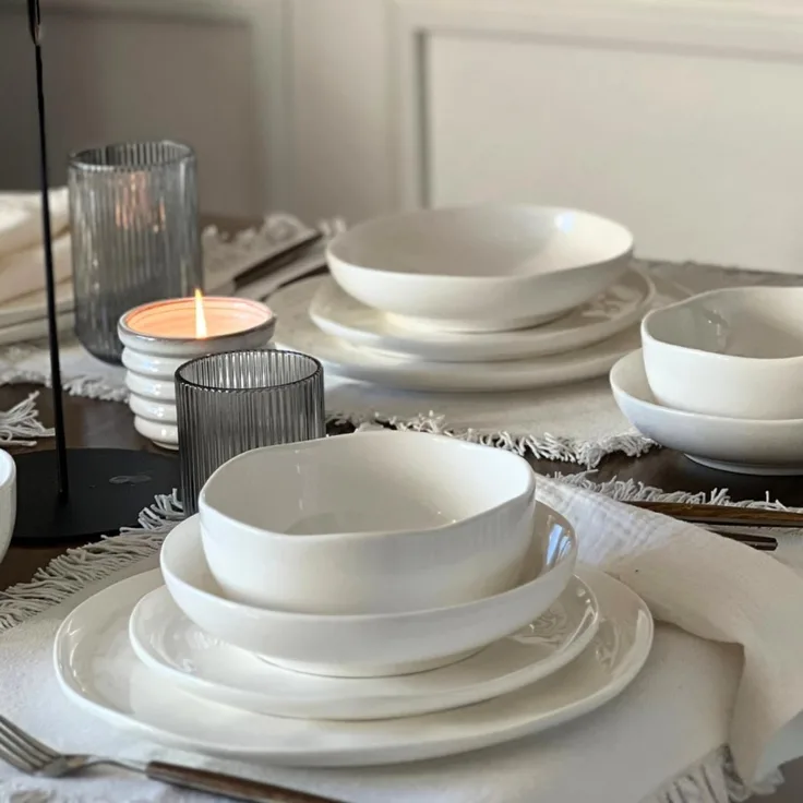 Zoha Teller-Set Perlemor weiß - Skandinavisches Design, Teller Set spülmaschinenfest (48-tlg), 6 Personen, Hochwertiges Steingut, Mikrowellenfestes & Kratzbeständiges Geschirrset für Zuhause & Events