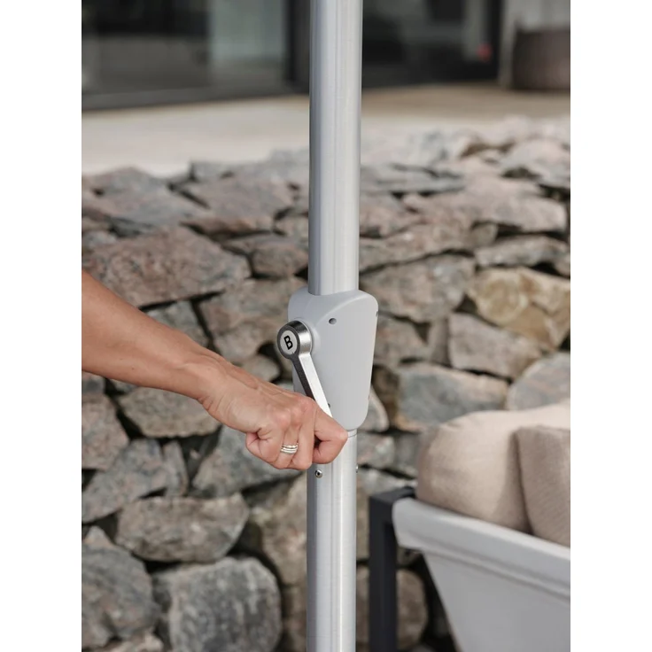 Sonnenschirm Abriola von Brafab aus Aluminium und Polyester, neigbar, rund, Schwarz, Ø 270 cm – Bild 1