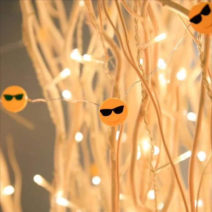 hellum LED Kupfer-Lichterkette, Cool-Emoji mit 2 cm Durchmesser, 10 warmweiße LEDs, 90 cm Lichtlänge, Kabel silber, Indoor, batteriebetrieben (2AA), 522952 – Bild 7