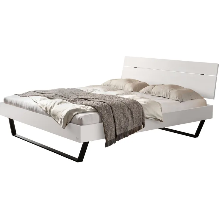 Hasena Bett Romeo Weiß mit schwarzen Metallkufen 200x210 cm, Fußhöhe 20 cm MDF weiss deckend – Trento