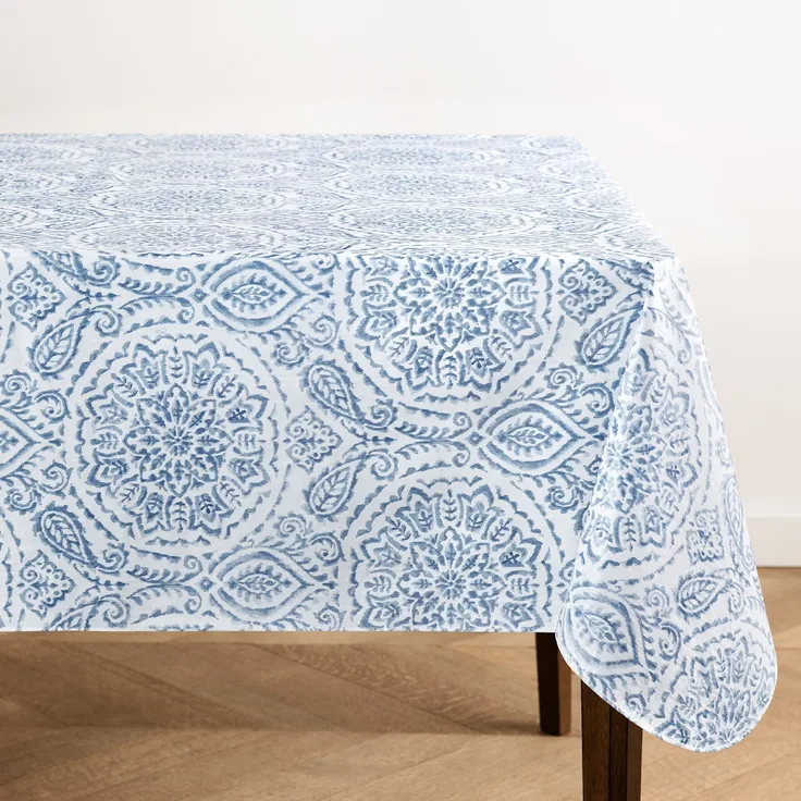 Elrene Home Fashions Savannah Boho Paisley Wasser- und Fleckenabweisende Vinyl-Tischdecke für drinnen und draußen, mit Flanell-Rückseite, 152,4 x 259,1 cm, rechteckig, Blau