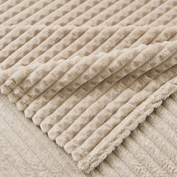 Kuscheldecke Fleecedecke 3D Touch Couchdecke 01-beige 130 x 150cm – Bild 6