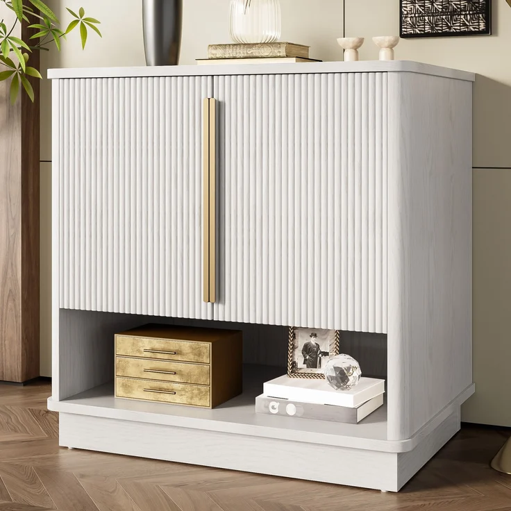 Schuhschrank 60 cm in weißer Holzoptik, mit goldfarbenen Griffen, 2 Türen, verstellbaren Böden und offenem Fach – Bild 1