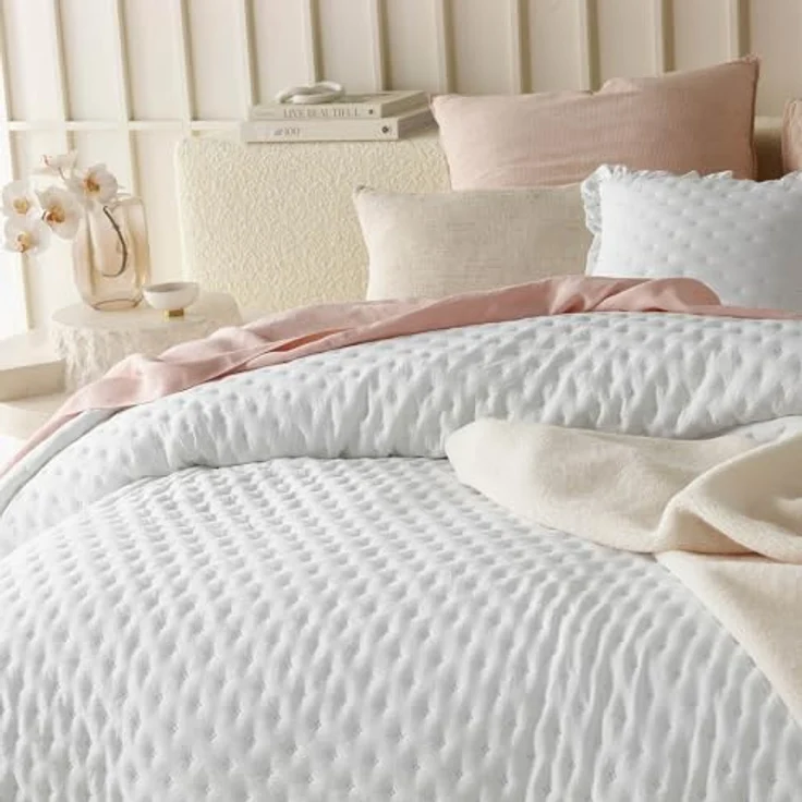 ROOM99 Molly Elegante Tagesdecke in Weiß 220x240 cm Vielseitige Wohndecke als Bettüberwurf oder Sofaüberwurf Überwurfdecke für Bett und Sofa Steppdecke Stil Ideal als Bedspread – Bild 7