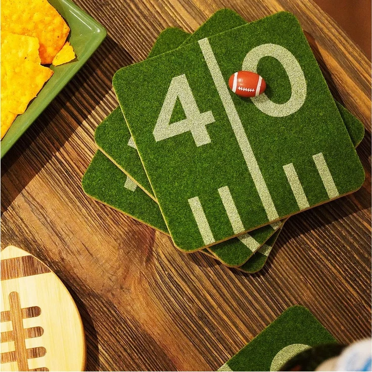 40YARDS Getränkeuntersetzer American Football Untersetzer in Gras Spielfeld-Design, Zubehör für Gläser, Tassen, Shotgläser, etc, 4-tlg, Weiches, Synthetisches Gras – Bild 3