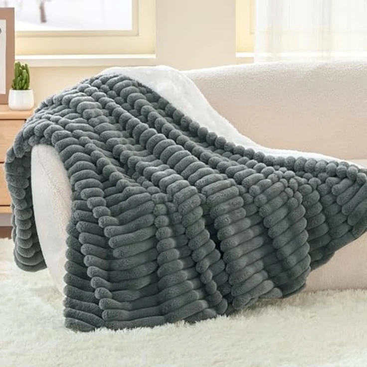 BEDELITE Kuscheldecke Flauschig Decke 150x200 - Dicke XL Sherpa Decken Grau für Couch, warme Cord Kuscheldecken weiche Fleecedecke Wohndecke als Couch Überwurf für Wohnzimmer – Bild 2