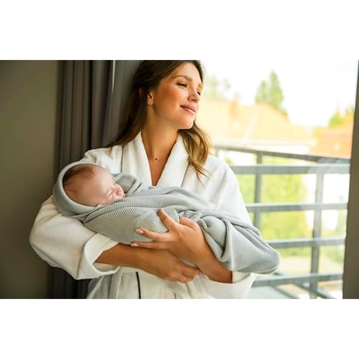 MoMi Kinder- und Babydecke HUG, 80x110 cm, Kuscheldecke aus 50% Baumwolle mit 50% Bambusfasern, Strickdecke ideal für Buggy, Kinderwagen und Babybett – Bild 17