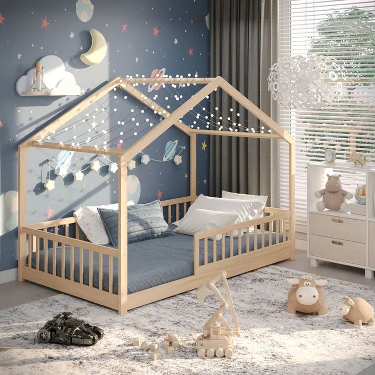 CADANI Kinderbett Malte Hausbett Bodenbett - Rausfallschutz abnehmbar - bis 200 kg (120x200 cm, Montessori Kinder- & Jugendbett aus Kiefer Massivholz), inkl. stabilem Roll-Lattenrost, langfristig nutzbar, Natur – Bild 1