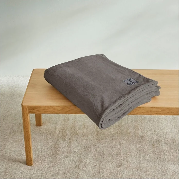 s.Oliver 'Oro' Wohndecke, flauschig, warm & waschbar, Polyester taupe, 150x200 cm – Bild 3
