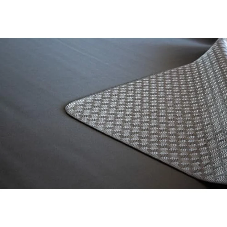 GEMITEX Molle Tischschutz Made in Italy rutschfest, stoßfest, doppelseitig, schwarz/schwarz, 140 x 140 cm, dekoriert und schützt Ihren Tisch vor Stößen, Kratzern und Flüssigkeiten, mit Overlock-Rand – Bild 3