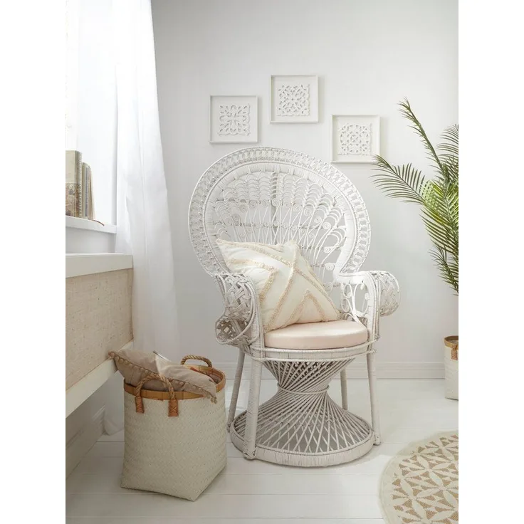 Pfauenthron aus Rattan weiß mit Kissen