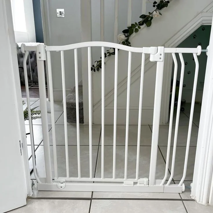 Safetots Extragroßes Treppenschutzgitter mit gebogenem oberen Teil, 71cm - 80cm, Mattweiß, Extra Hoch 100cm in der Höhe, Treppenschutzgitter mit Druckbefestigung, Babygitter für Türen – Bild 9