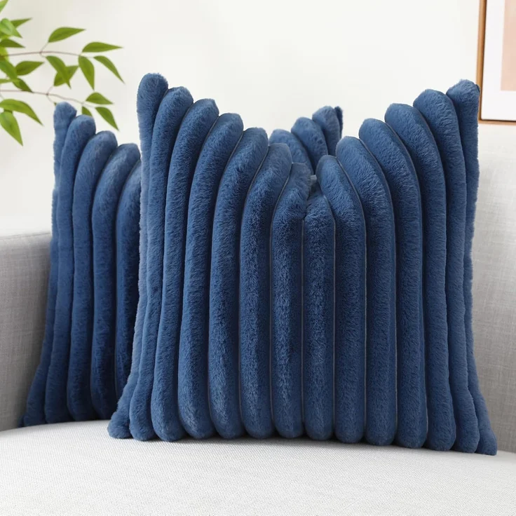 ABC Kissenbezug-Set aus Kunstfell, 2-teilig, blau, 45 x 45 cm – Bild 1