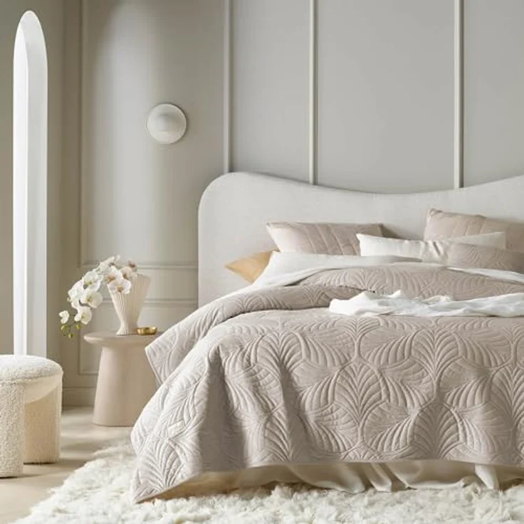 ROOM99 Feel Elegante Tagesdecke in Beige 170x210 cm Vielseitige Wohndecke als Bettüberwurf oder Sofaüberwurf Überwurfdecke für Bett und Sofa Steppdecke Stil Ideal als Bedspread Velvet Samt – Bild 5