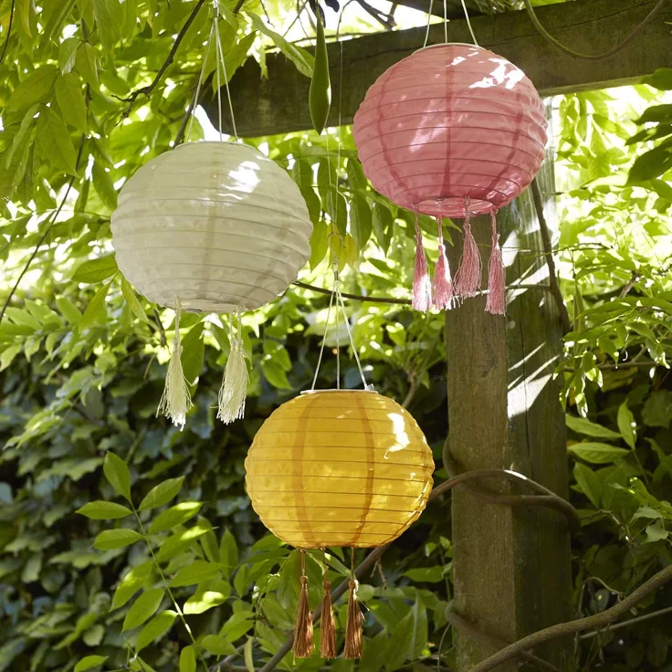 Lights4fun 1x3er Set Lucena Solar Lampion Creme, Gelb & Rosa – LED Solarlampe Hängelaternen Garten, Balkon & Terrasse – Deko Gartenleuchte Sommerparty, wetterfeste Beleuchtung IP44 20cm Durchmesser