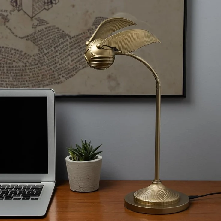 Golden Snitch Paladone Posable Schreibtischlampe - Offiziell lizenziertes Harry Potter Licht für Nachttisch Lesen, flexibler Hals, Geschenk für Home Office Decor – Bild 2
