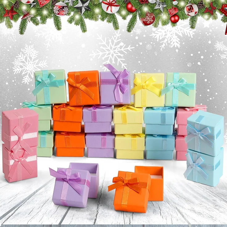 Kurtzy Geschenkbox Schmuckkästchen - 24 Stück, 4,1 x 4,1 cm (1 St)