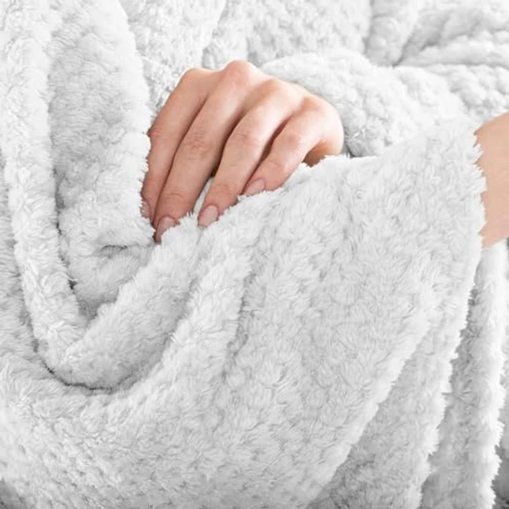 DecoKing Kuscheldecke 150x200 cm weiß Decke Microfaser Wohndecke Tagesdecke Fleece weich sanft kuschelig skandinavischer Stil Henry – Bild 7