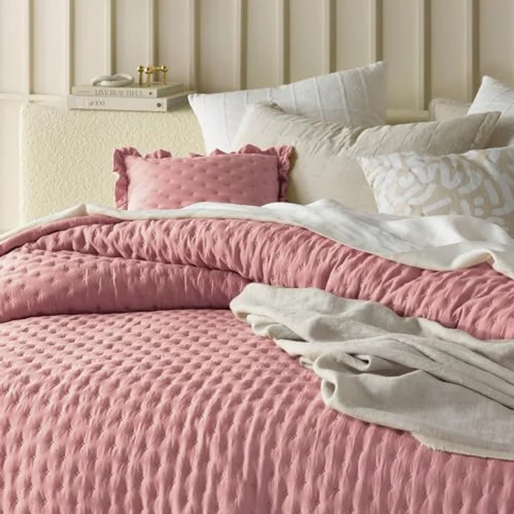 ROOM99 Molly Elegante Tagesdecke in Rosa 240x260 cm Vielseitige Wohndecke als Bettüberwurf oder Sofaüberwurf Überwurfdecke für Bett und Sofa Steppdecke Stil Ideal als Bedspread – Bild 6