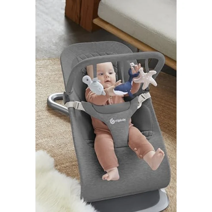 Ergobaby Evolve Bouncer Spielbogen, Zubehör für die Ergobaby 3-in-1 Babywippe Babyschaukel für Neugeborene ab Geburt, Ocean Wonders - Charcoal – Bild 4