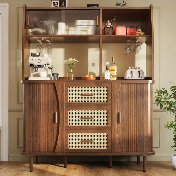 Hochwertiger Buffetschrank mit Rattanoptik & Glasschiebetüren, 174,5cm hoher Küchenschrank mit Stauraum, Naturholz-/Nussbaum-Optik, belastbar bis 60kg – Bild 1