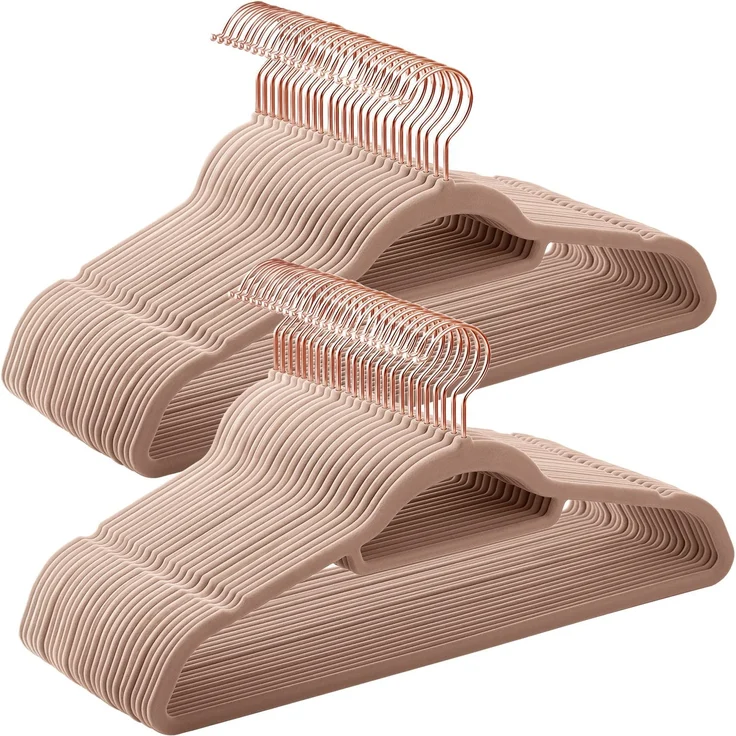 SONGMICS Kleiderbügel Samt, 50er Set, Bügel, rutschfest, kleine Stange für Krawatten, 360° drehbarer Haken, 0,6 cm dick, platzsparend, 43,5 cm lang, für Mäntel, Hosen, Roségold-Hellbraun CRF021LB50