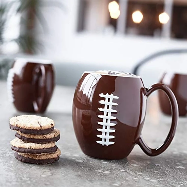 40YARDS Tasse American Football Tasse (600 ml) für Kaffee, Tee, etc, 1-tlg, Keramik, mit erhabener, fühlbarer Football Naht – Bild 6