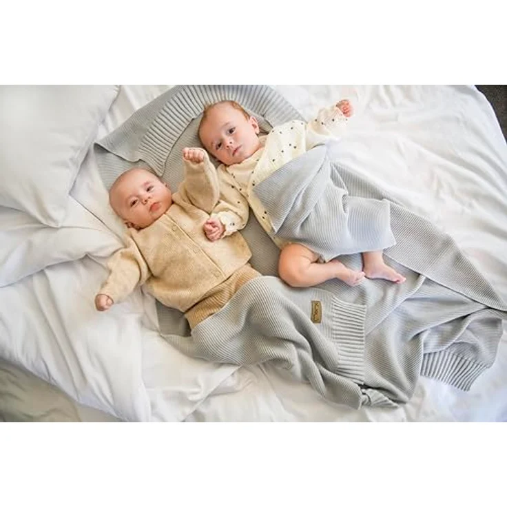 MoMi Kinder- und Babydecke HUG, 80x110 cm, Kuscheldecke aus 50% Baumwolle mit 50% Bambusfasern, Strickdecke ideal für Buggy, Kinderwagen und Babybett – Bild 13