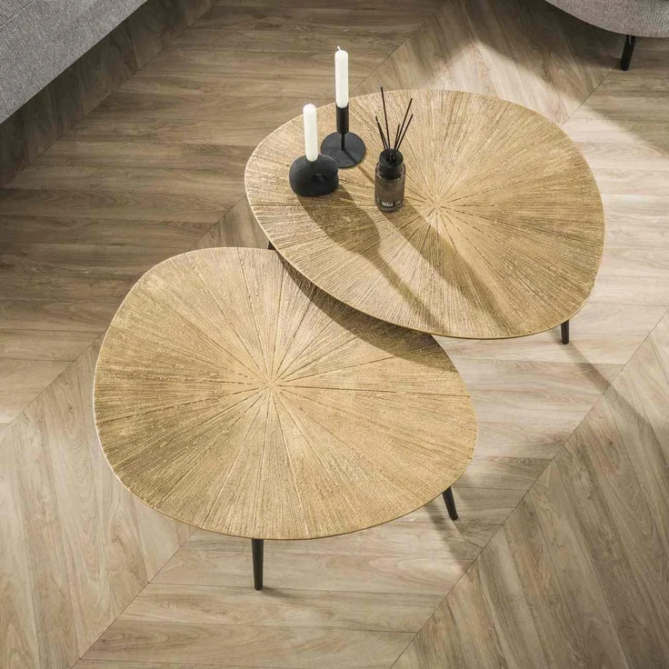 Couchtisch Taroya 2er-Set aus Metall, modern und dreieckig, goldfarben, strukturierte Oberfläche – Bild 2