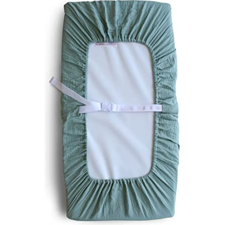 Mushie Waschbar Wickelauflagenbezug | Wickelauflagehbezug 70x45 cm, Passend für Standard-Wickelauflage | Verstellbare Sicherheitsgurte (Roman Green) – Bild 2