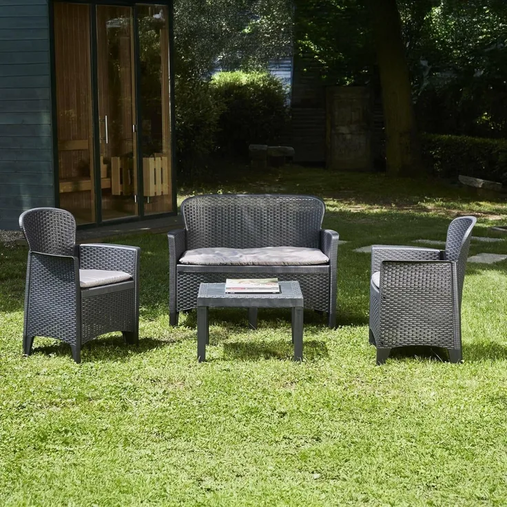 Dmora - Outdoor-Lounge-Set Ostuni, Gartengarnitur mit 2 Sesseln, 1 Sofa und 1 Couchtisch, Sitzecke in Rattan-Optik mit Kissen, 100 % Made in Italy, Anthrazit