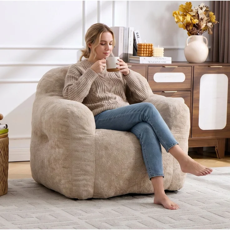 Sitzsack-Sessel 95cm×95cm×79cm mit Armlehnen – Kunstfell in Beige, ergonomisch geformt, ohne Montage – Bild 3